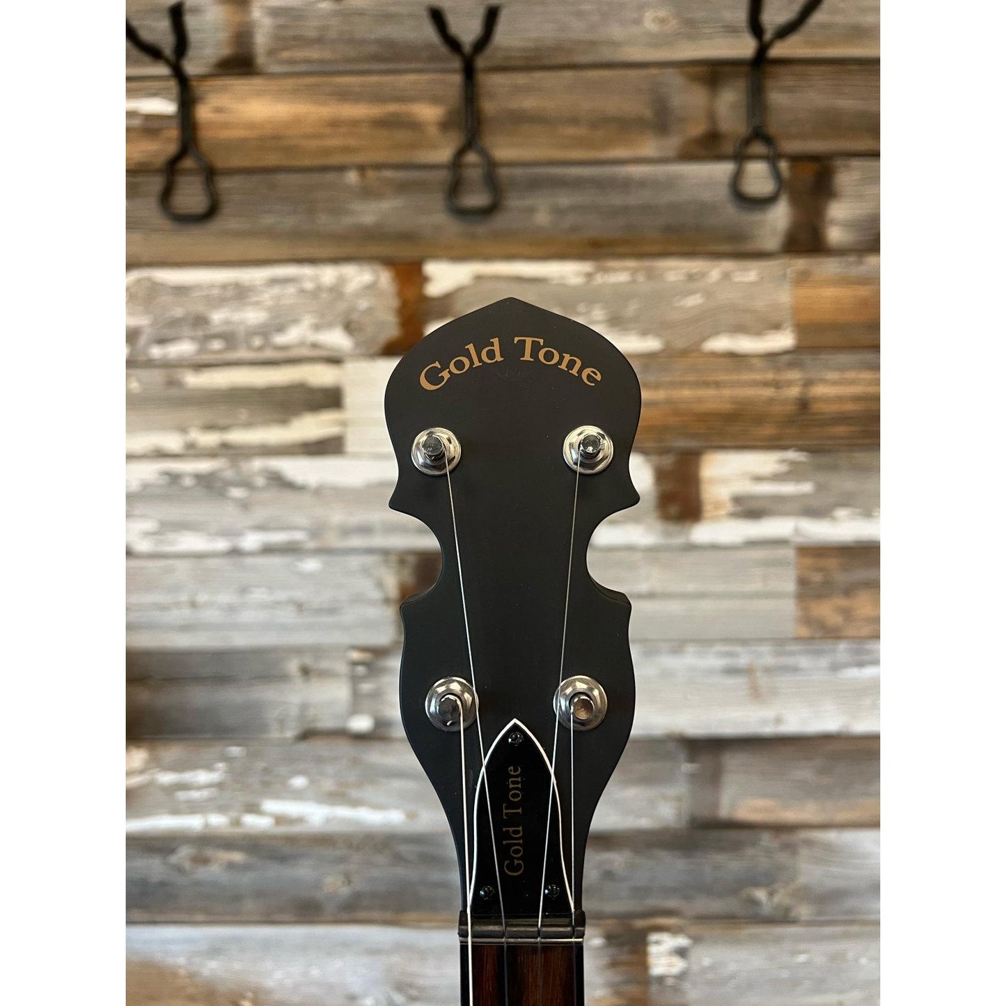 Gold Tone Cripple Creek Resonator Banjo with Planetary Tuners and Gig Bag