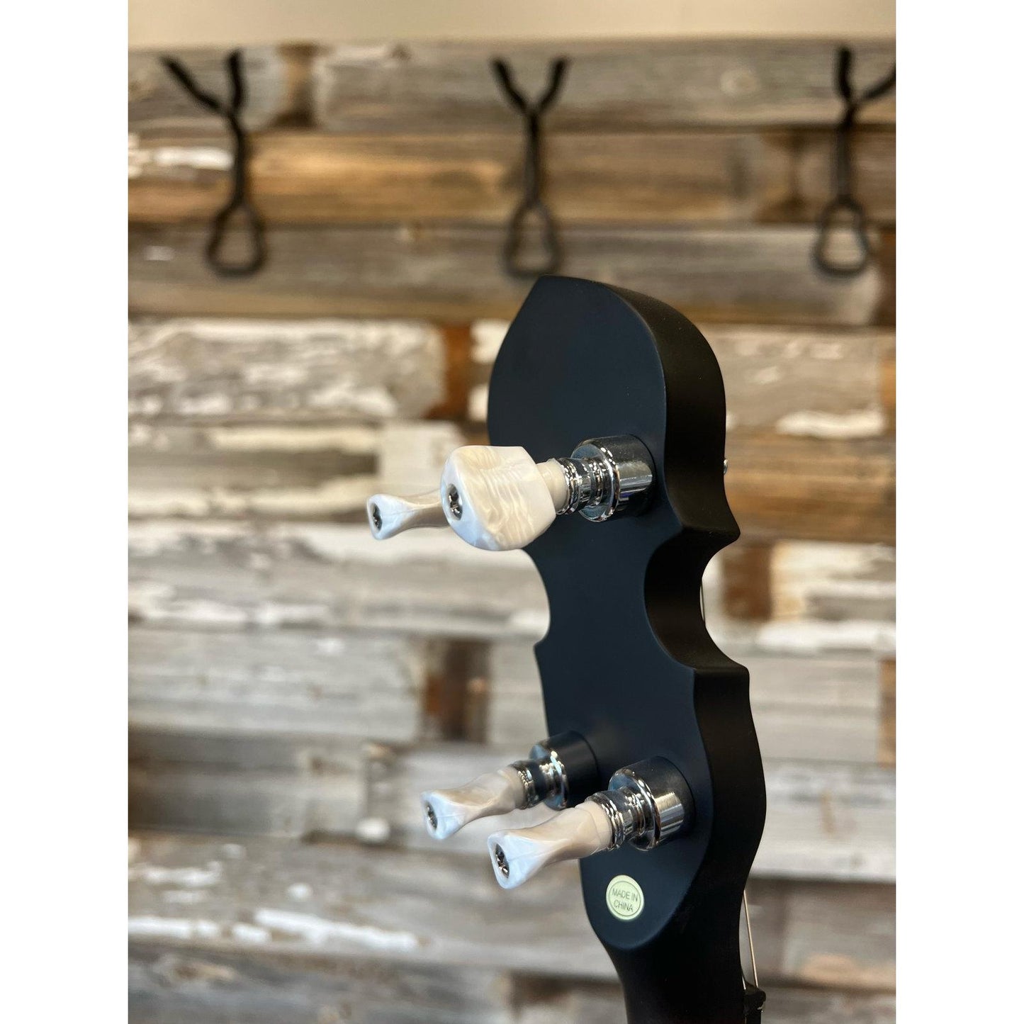 Gold Tone Cripple Creek Resonator Banjo with Planetary Tuners and Gig Bag