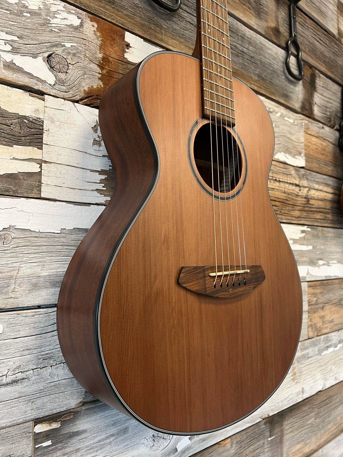 LIKE NEW Breedlove Discovery Companion, Natural
