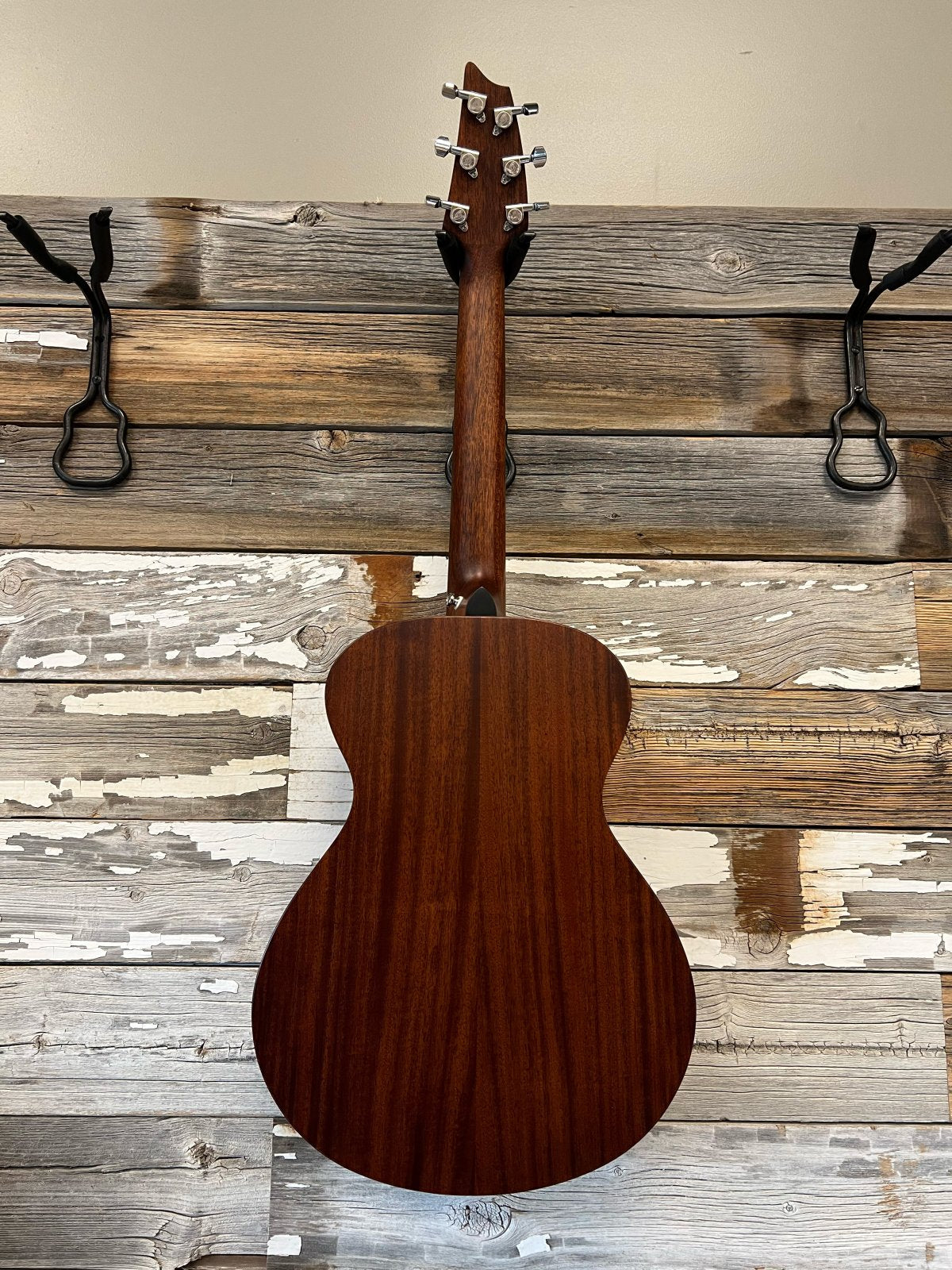 LIKE NEW Breedlove Discovery Companion, Natural