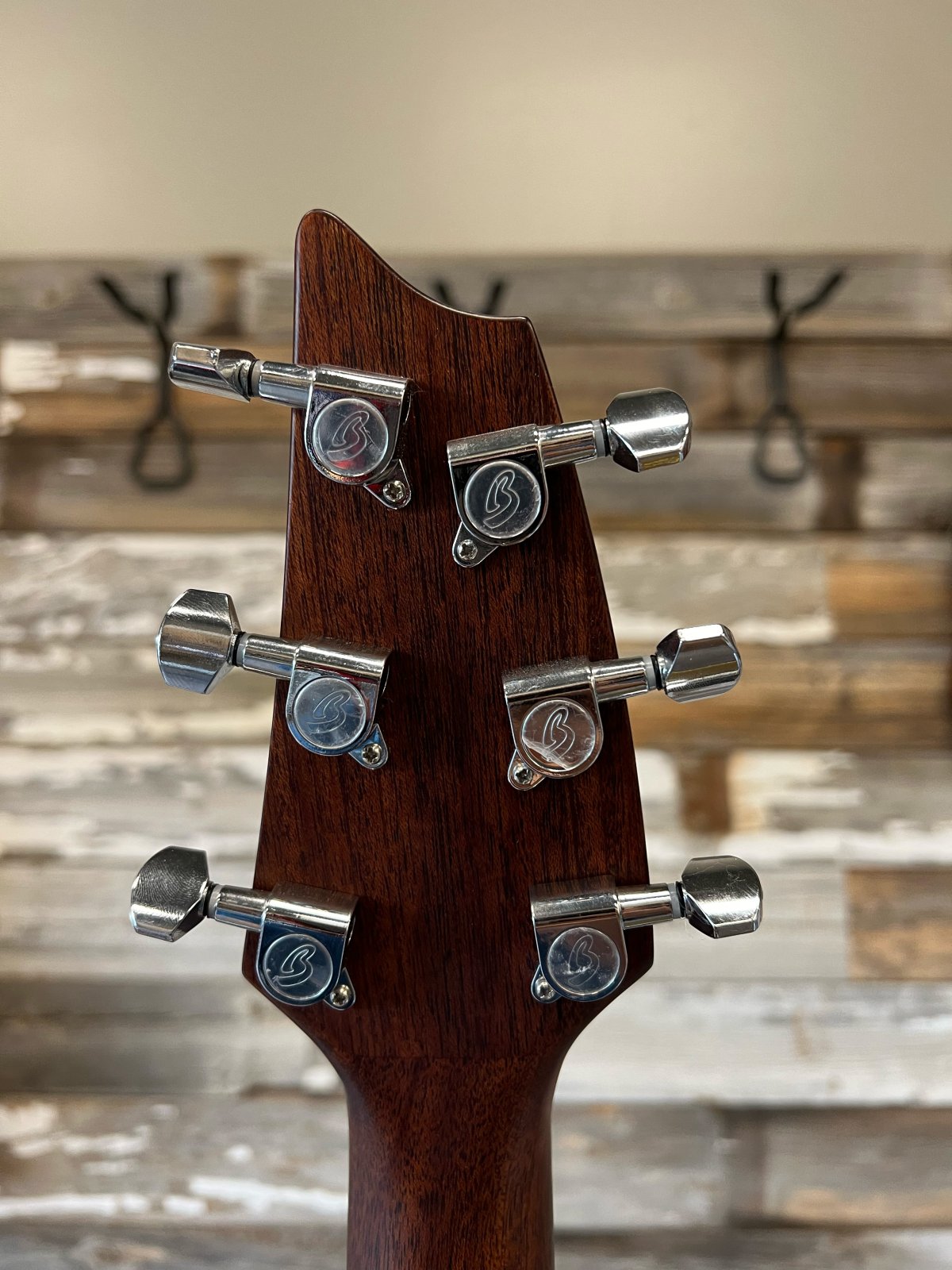 LIKE NEW Breedlove Discovery Companion, Natural