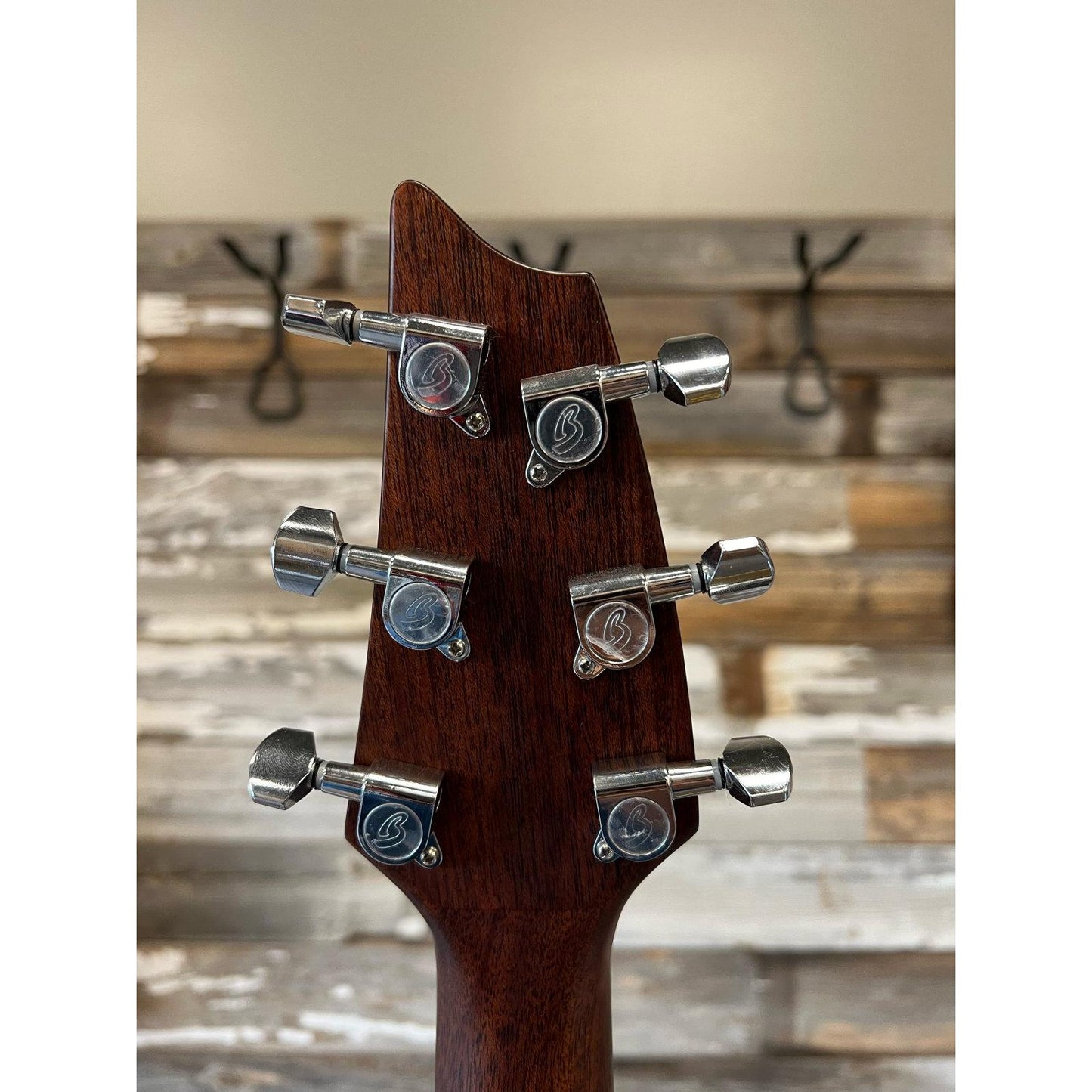 LIKE NEW Breedlove Discovery Companion, Natural