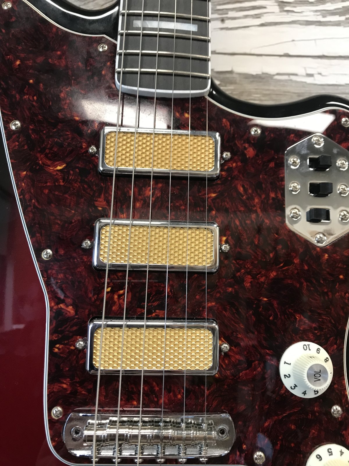 LIKE NEW Fender Gold Foil Jazzmaster Electric Guitar - Candy Apple Burst