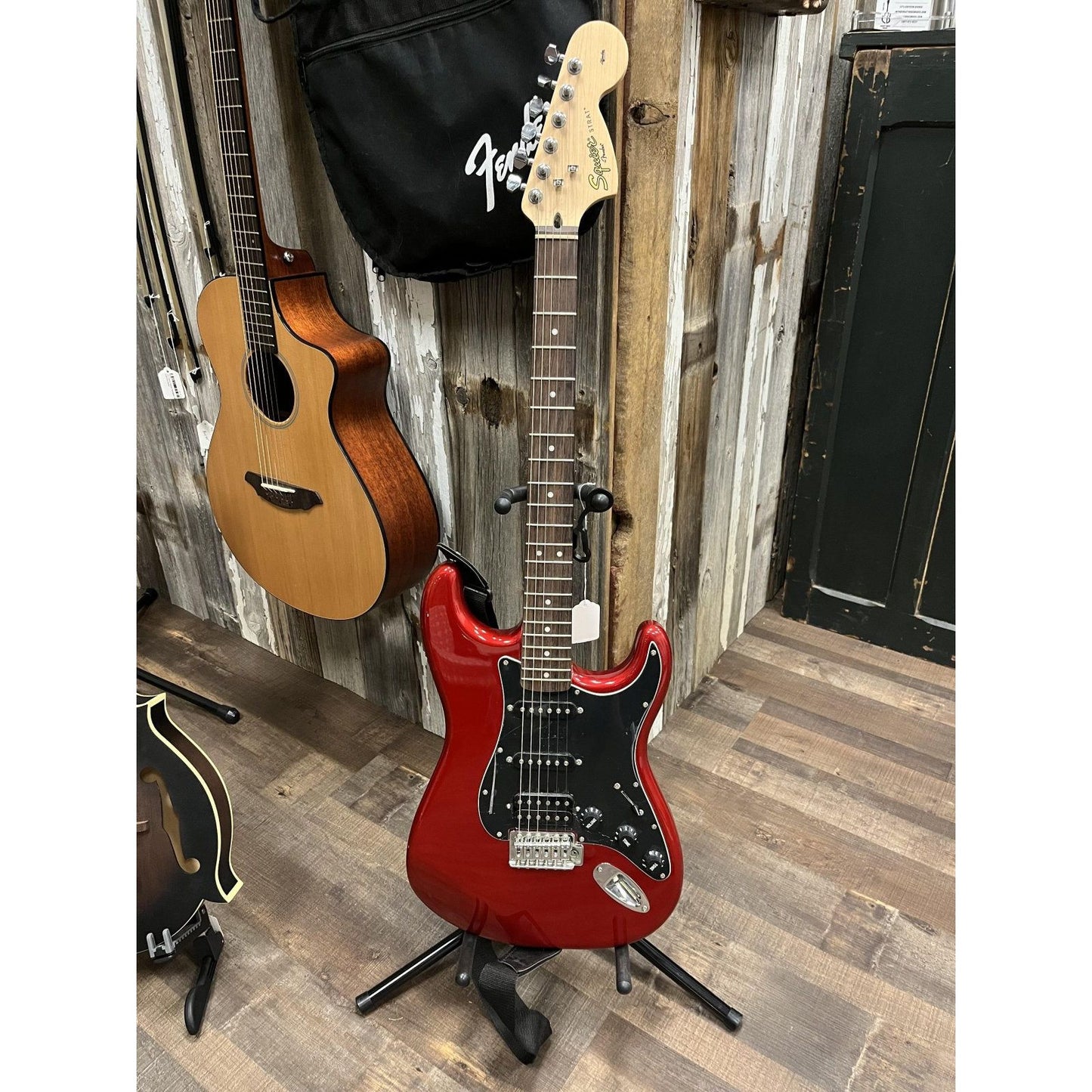 Like New Squire Affinity Strat SN: ICS15031095 with Gig Bag